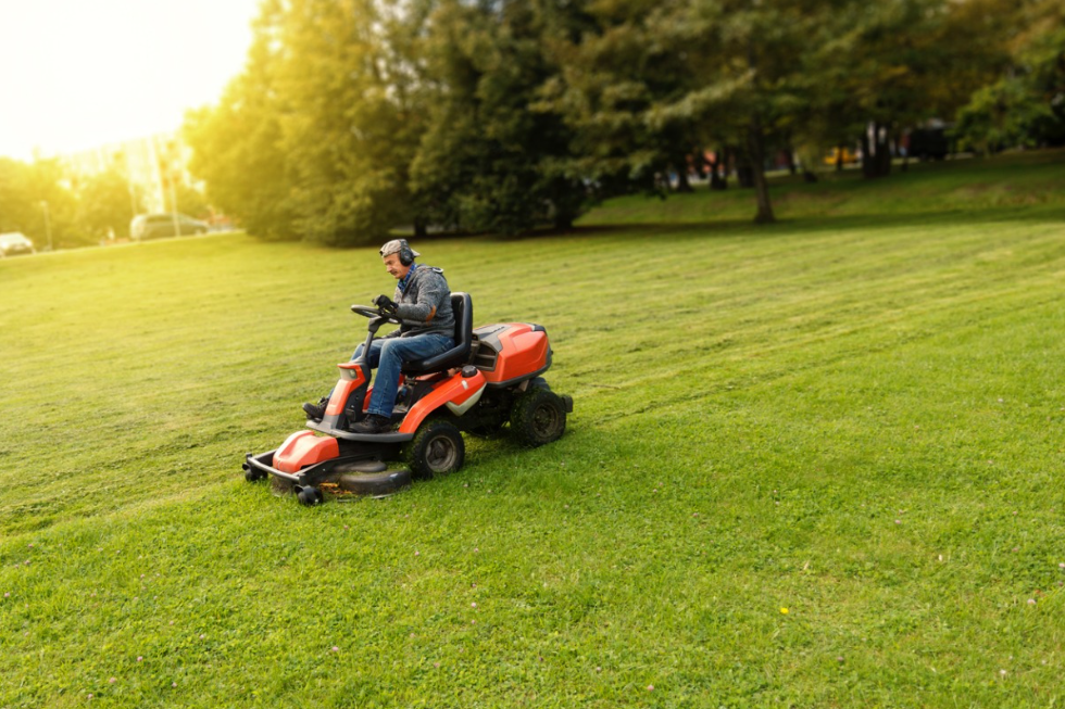 Landscaping Indianapolis Lawn Care, Mowing, and Trimming Lawn Services