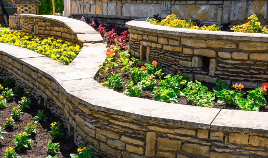 Retaining wall landscaping